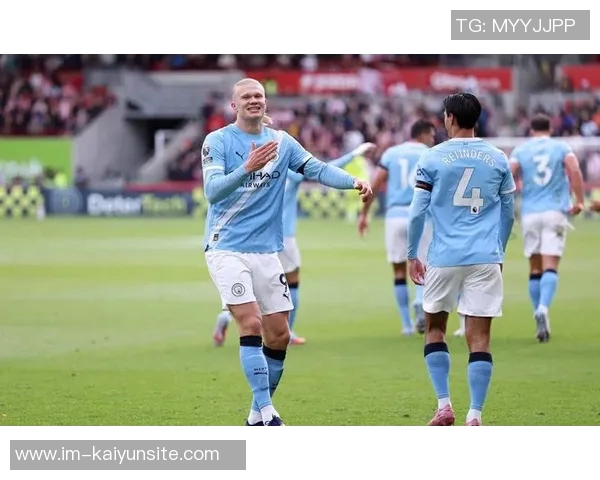 曼城球员哈兰德迪亚斯携手探访儿童医院捐赠超1300份温暖礼物