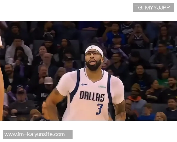 新赛季备战热潮来袭独行侠训练照展现浓眉冥想与弗拉格激情瞬间